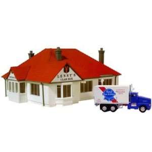  Model Power   HO B/U Lennys Clam Bar/Truck, Lighted w 