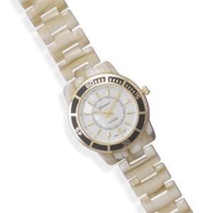  Shell Band Fashion Watch with Round Face: Jewelry