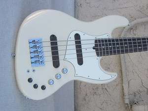 Xotic XJ 1T Custom Vintage White Bass W/Gig Case  