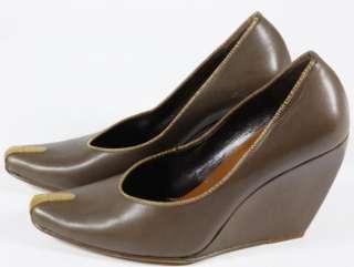   Maxazria Taupe Leather Pointed Toe Tan Trim Slim Wedged Heels Size 6.5