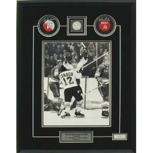  Henderson/Tretiak Auto. Pucks   Sports Memorabilia Sports 