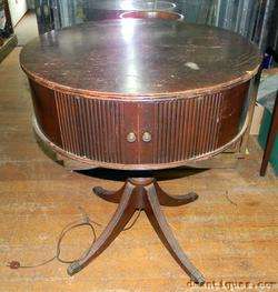 1940 SILVERTONE 6491 A Tube Radio Round Mahogany Table  