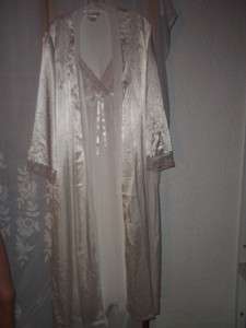   Set Linea Donatella Size Large Embroidery on Both Pieces Gown & Robe
