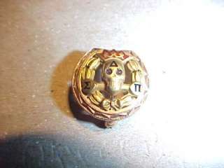 DELTA SIGMA PI   Vintage Fraternity 10K Gold Skull Pin  