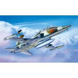  Italeri 1/72 F5B Freedom Fighter Kit: Toys & Games