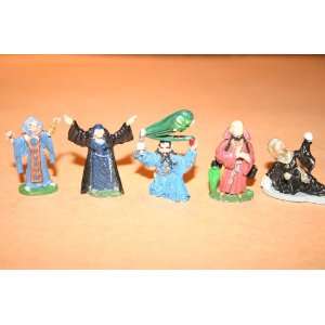   figurines 25 mm from the early years 5 magic users 