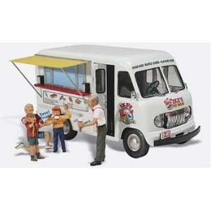    Woodland Scenics   Ikes Ice Cream Truck N (Trains): Toys & Games