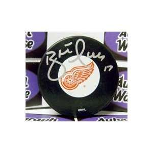 Brett Hull autographed Hockey Puck (Detroit Red Wings 