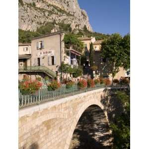com Moustiers Sainte Marie, Alpes De Haute Provence, Provence, France 